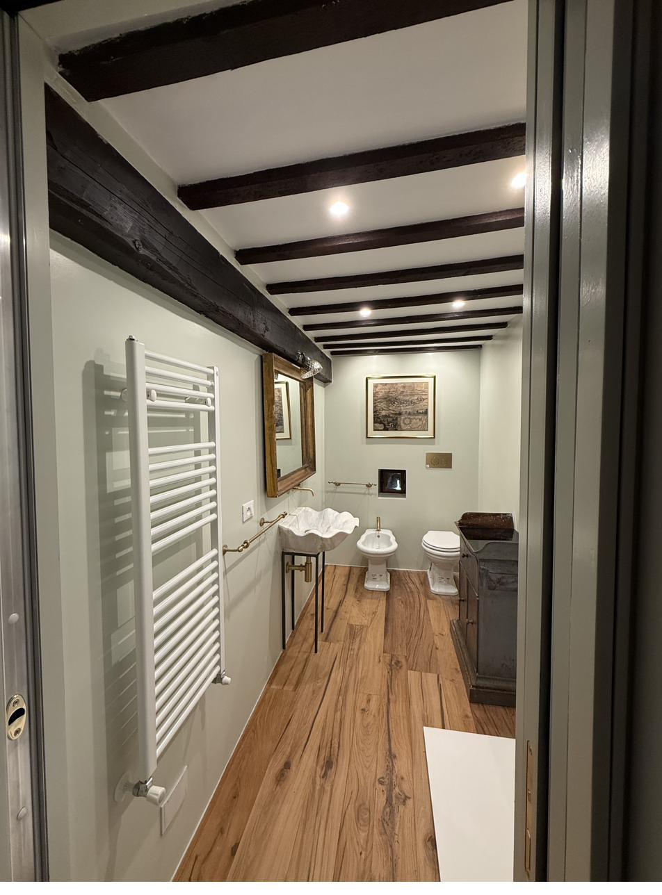 Bagno, terzo piano, Pia de' Tolomei