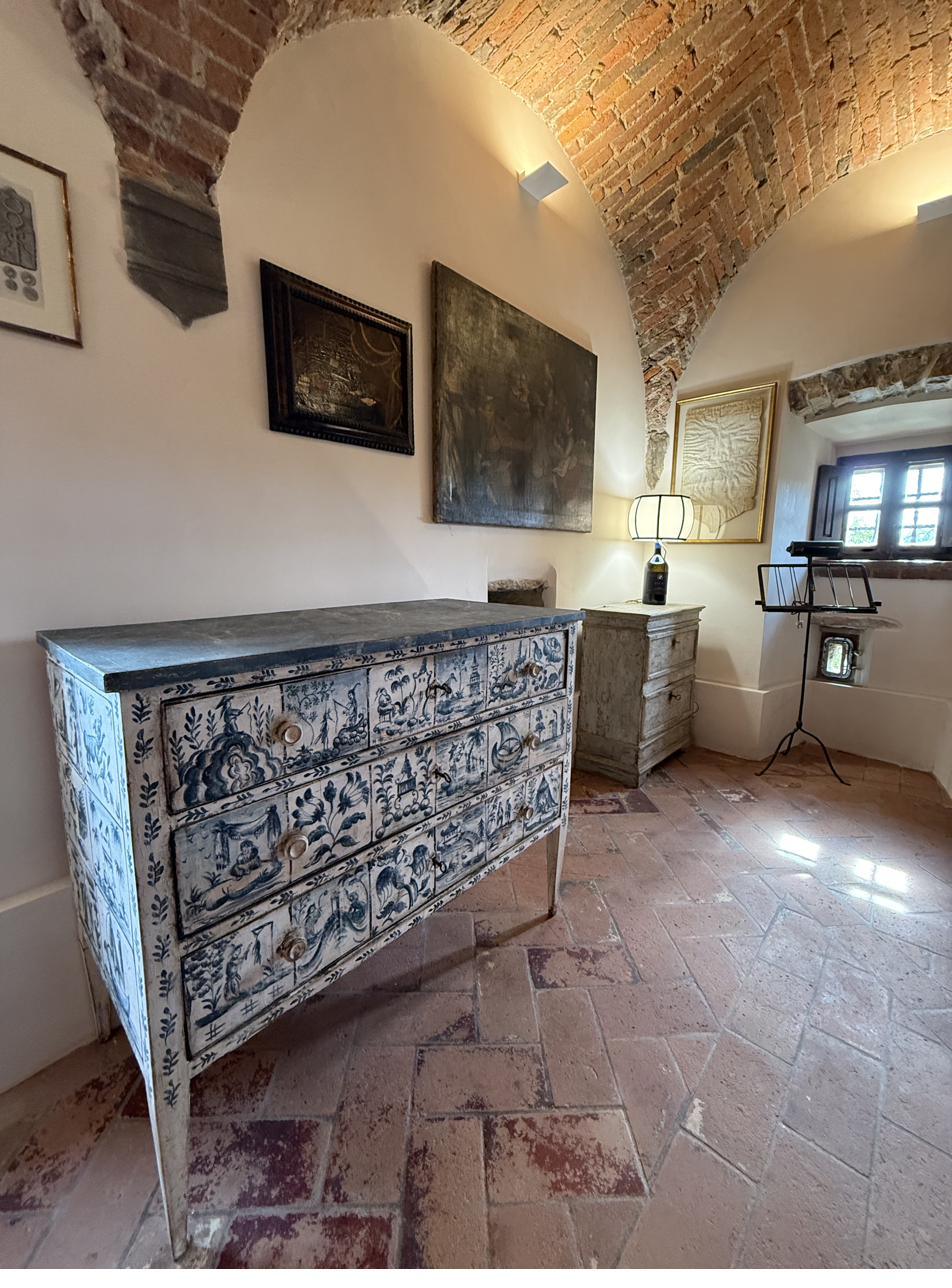 Cassettone antico dipinto
